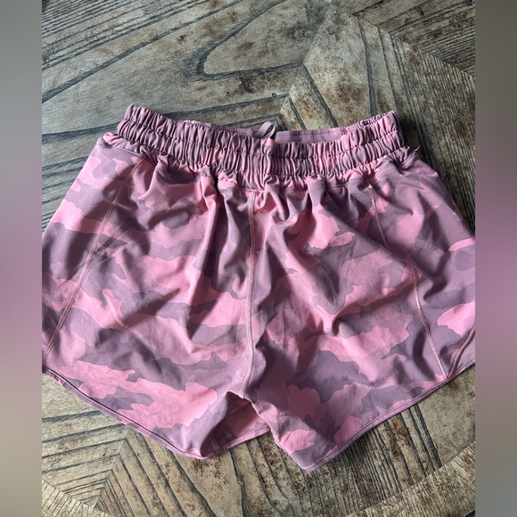 Lululemon Hotty hot low/rise short 4” - Picture 1 of 4